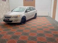 Second-hand Opel Astra drive 110 CP (80 kW) 2011 Argintiu Break