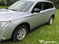 Second-hand Mitsubishi Outlander Invite 150 CP (110 kW) 2015 Culoareargint SUV