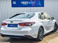 Second-hand Toyota Camry Luxury 218 CP (160 kW) 2022 Culoarealb Berlinǎ