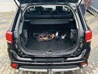 Second-hand Mitsubishi Outlander P-HEV 201 CP (147 kW) 2015 Culoarenegru SUV