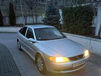Second-hand Opel Vectra 101 CP (74 kW) 2001 Argintiu Berlinǎ
