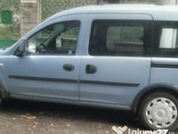 second-hand Opel Combo benzina cu 5 locuri