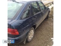 Second-hand Ford Escort 66 CP (48 kW) 1996 Albastru Berlinǎ
