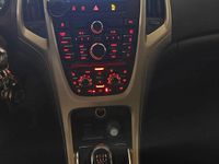 Second-hand Opel Astra Style 140 CP (102 kW) 2013 Culoaregri Hatchback