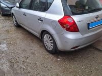 Second-hand Kia Ceed EX 109 CP (80 kW) 2007 Culoaregri Hatchback