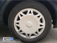 Second-hand Mitsubishi Carisma 101 CP (74 kW) 2001 Albastru Hatchback