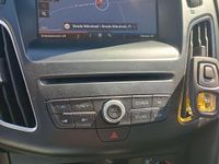 Second-hand Ford Focus 115 CP (84 kW) 2014 Culoarerosu Hatchback