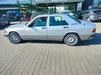 Second-hand Mercedes 190 100 CP (73 kW) 1992 Berlinǎ