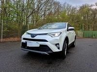 Second-hand Toyota RAV4 Hybrid 155 CP (114 kW) 2016 Culoarealb SUV
