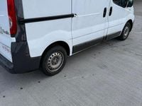 Second-hand Renault Trafic 90 CP (66 kW) 2010 Culoarealb Monovolum