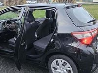 Second-hand Toyota Yaris Hybrid Edition 100 CP (73 kW) 2017 Culoarenegru