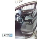 Second-hand Kia Carens 113 CP (83 kW) 2006 Argintiu Monovolum
