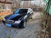 Second-hand Mercedes 220 143 CP (105 kW) 2002 Berlinǎ