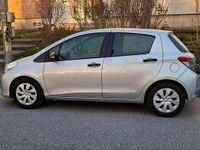 Second-hand Toyota Yaris Terra 99 CP (72 kW) 2012 Culoareargint Hatchback