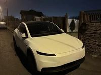 Second-hand Tesla Model Y Standard Range 220 kW (300 CP) 2025 SUV