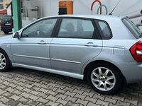 Second-hand Kia Cerato 120 CP (88 kW) 2005 Albastru Hatchback