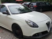 Second-hand Alfa Romeo Giulietta Distinctive 105 CP (77 kW) 2011 Culoarealb Hatchback