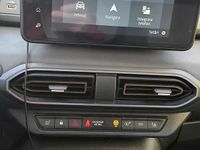 Second-hand Dacia Sandero Stepway 100 CP (73 kW) 2024 Verde Monovolum