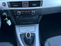 second-hand BMW 318 Seria 3 d DPF Touring Edition Lifestyle