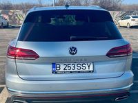 Second-hand VW Touareg Elegance 231 CP (169 kW) 2023 Culoareargint SUV