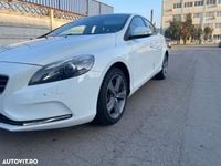 Second-hand Volvo V40 120 CP (88 kW) 2015 Culoarealb Hatchback