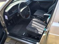 Second-hand Mercedes 190 121 CP (88 kW) 1989 Bej Berlinǎ