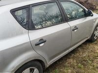 Second-hand Kia Ceed 109 CP (80 kW) 2008 Argintiu Hatchback