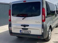 second-hand Renault Trafic 2.0,decembrie 2009 persoane plus marfa