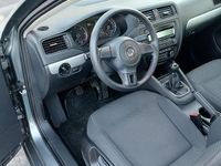 Second-hand VW Jetta Comfortline 105 CP (77 kW) 2011 Culoaregri Berlinǎ
