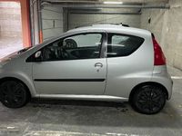 second-hand Peugeot 107 benzina, an 2008 cutie automata 119.000 Km