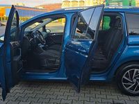 Second-hand VW Touran 115 CP (84 kW) 2019 Culoarealbastru Monovolum