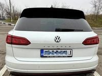 Second-hand VW Touareg R-line 286 CP (210 kW) 2018 Culoarealb SUV