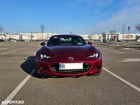 Second-hand Mazda MX5 Exclusive-Line 184 CP (135 kW) 2024 Culoarerosu Cabrio