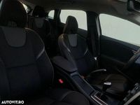 Second-hand Volvo V40 120 CP (88 kW) 2016 Culoarenegru Hatchback