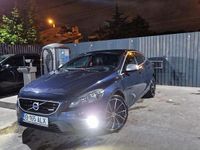 Second-hand Volvo V40 Momentum 190 CP (139 kW) 2015 Culoarealbastru Hatchback