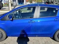 Second-hand Toyota Yaris Hybrid Luna 53 CP (38 kW) 2017 Albastru Hatchback