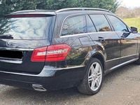 Second-hand Mercedes E200 136 CP (100 kW) 2010 Culoarenegru Break