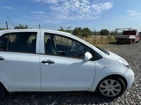 Second-hand Toyota Yaris Luna 90 CP (66 kW) 2011 Culoarealb Hatchback