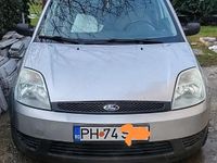 Second-hand Ford Fiesta 65 CP (47 kW) 2004 Gri Hatchback