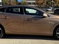 Second-hand Volvo V40 Inscription 150 CP (110 kW) 2016 Culoaremaro Hatchback