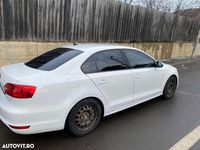 Second-hand VW Jetta Trendline 105 CP (77 kW) 2012 Culoarealb Berlinǎ