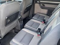 Second-hand VW Touran 105 CP (77 kW) 2008 Culoarerosu Monovolum