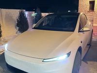 Second-hand Tesla Model Y Standard Range 220 kW (300 CP) 2025 SUV