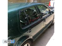 Second-hand VW Golf IV 105 CP (77 kW) 2002 Verde Berlinǎ