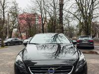 Second-hand Volvo V40 Summum 150 CP (110 kW) 2014 Culoarenegru Hatchback