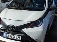 Second-hand Toyota Aygo Play 69 CP (50 kW) 2017 Culoarealb Hatchback