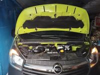 Second-hand Opel Vivaro 140 CP (102 kW) 2016 Verde Monovolum