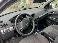 Second-hand Opel Astra 125 CP (91 kW) 2010 Gri Hatchback