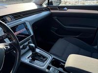 Second-hand VW Passat Comfortline 120 CP (88 kW) 2019 Culoarenegru Break