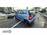 Second-hand Kia Picanto 65 CP (47 kW) 2005 Albastru Hatchback